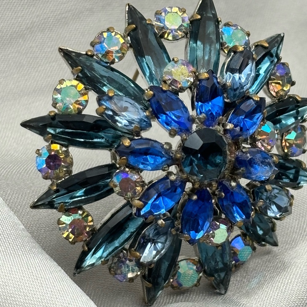 Vintage MCM Blue Rhinestone & Aurora Borealis Sunburst Brooch - Picture 4 of 16